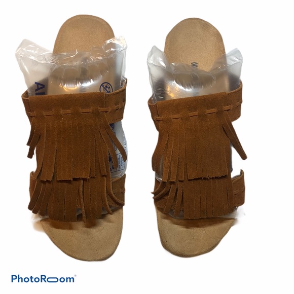 minnetonka daisy sandals